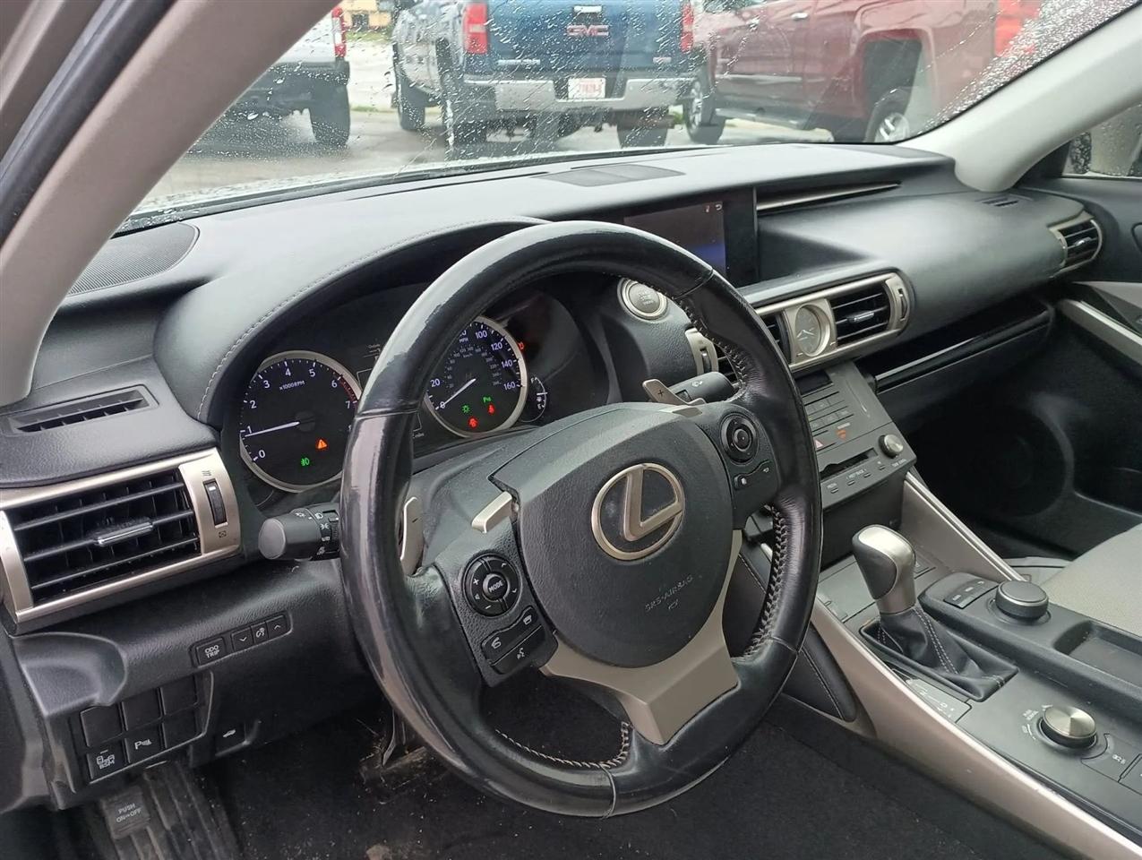 Lexus IS  2016
