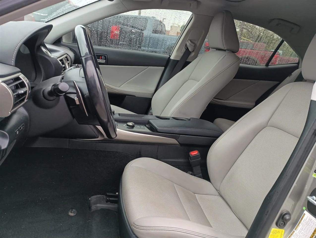 Lexus IS  2016
