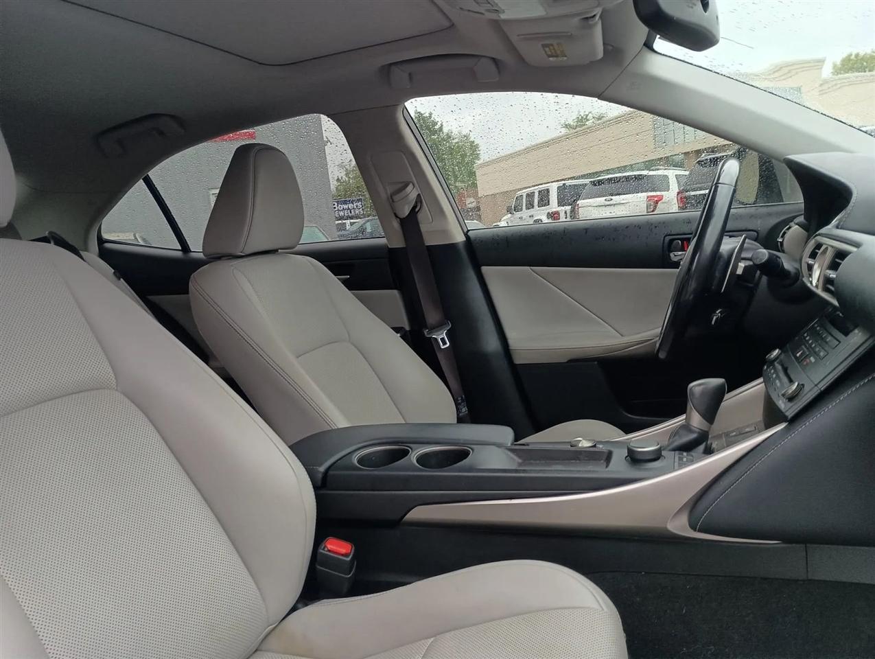 Lexus IS  2016