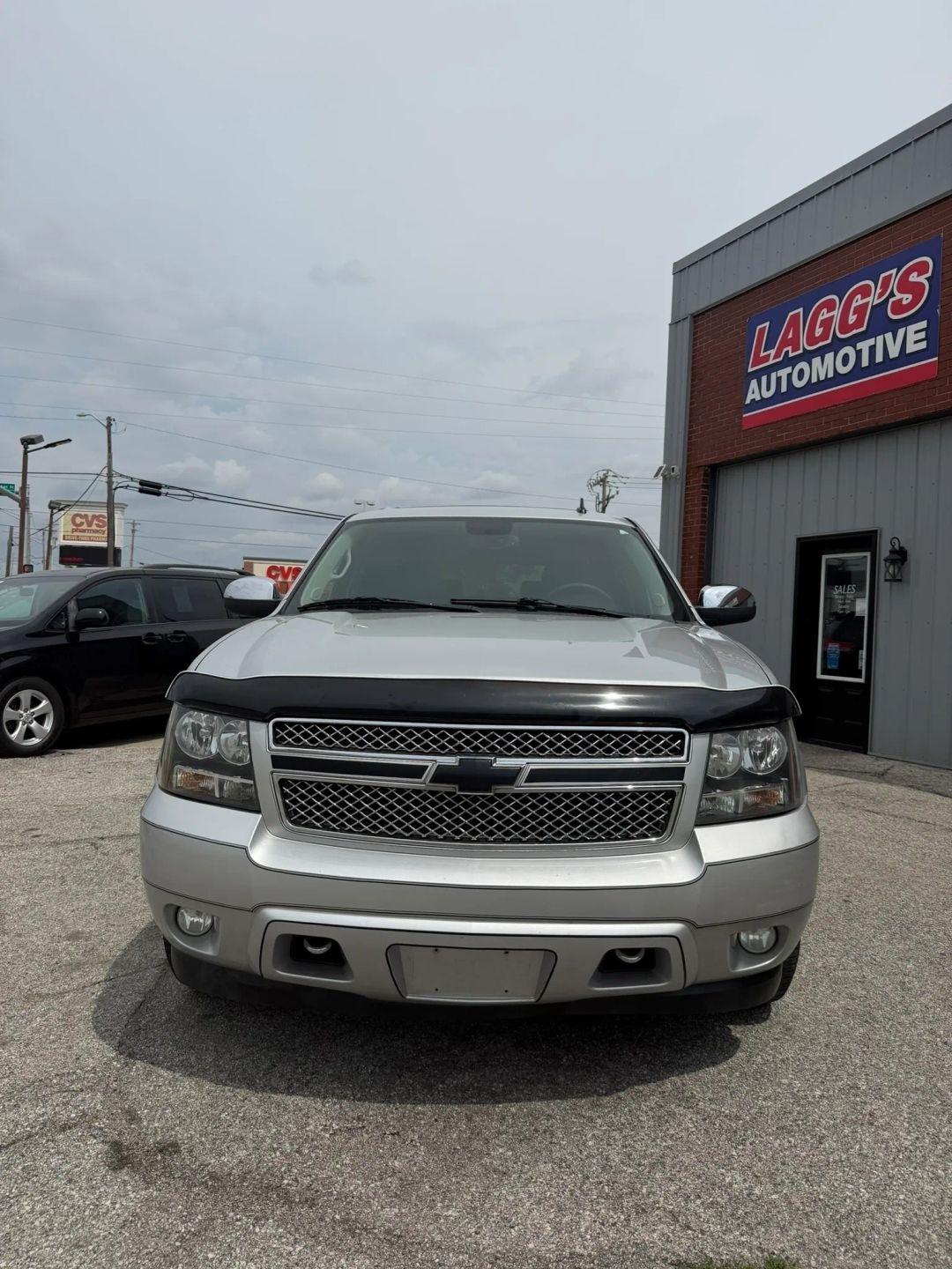 Chevrolet Suburban  2012