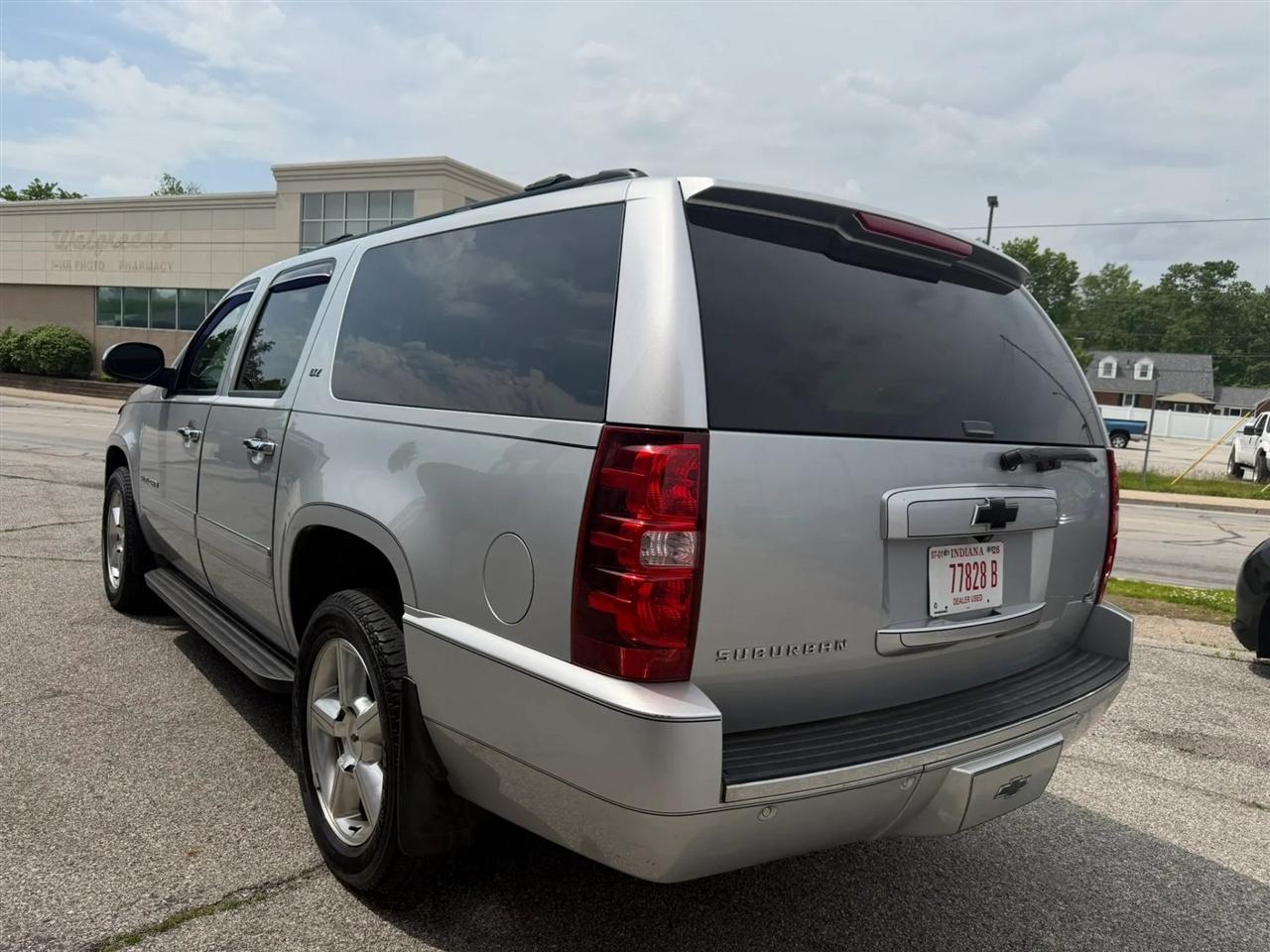 Chevrolet Suburban  2012