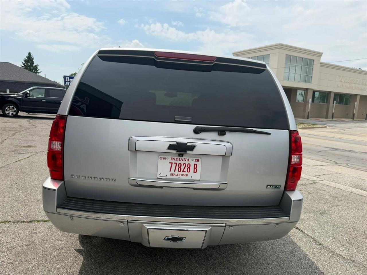 Chevrolet Suburban  2012