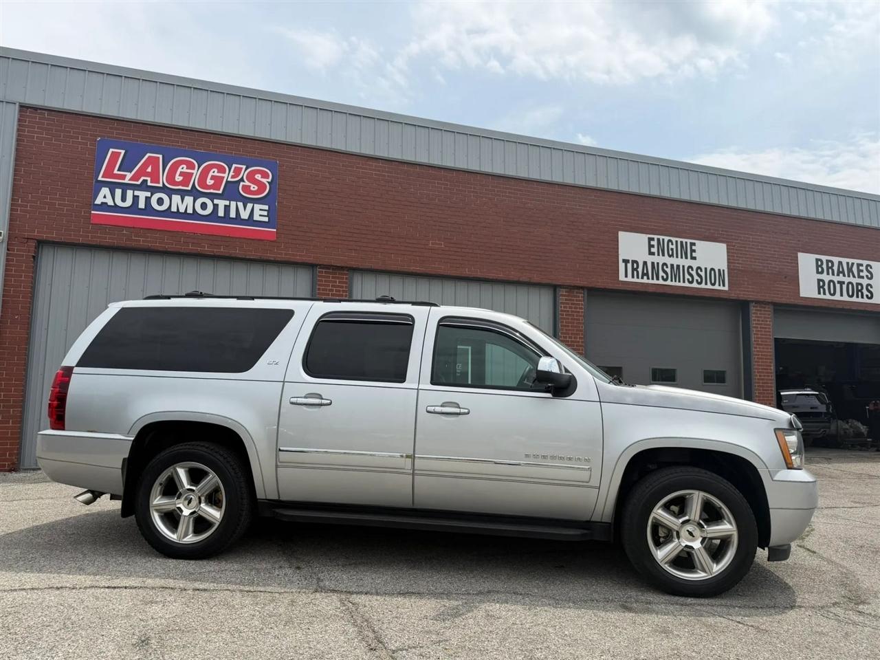 Chevrolet Suburban  2012