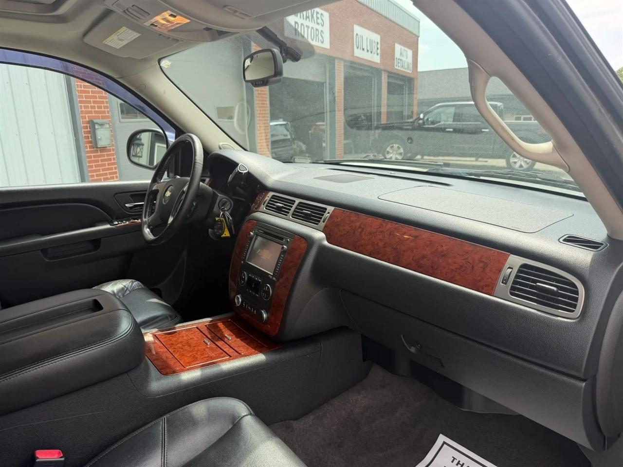 Chevrolet Suburban  2012