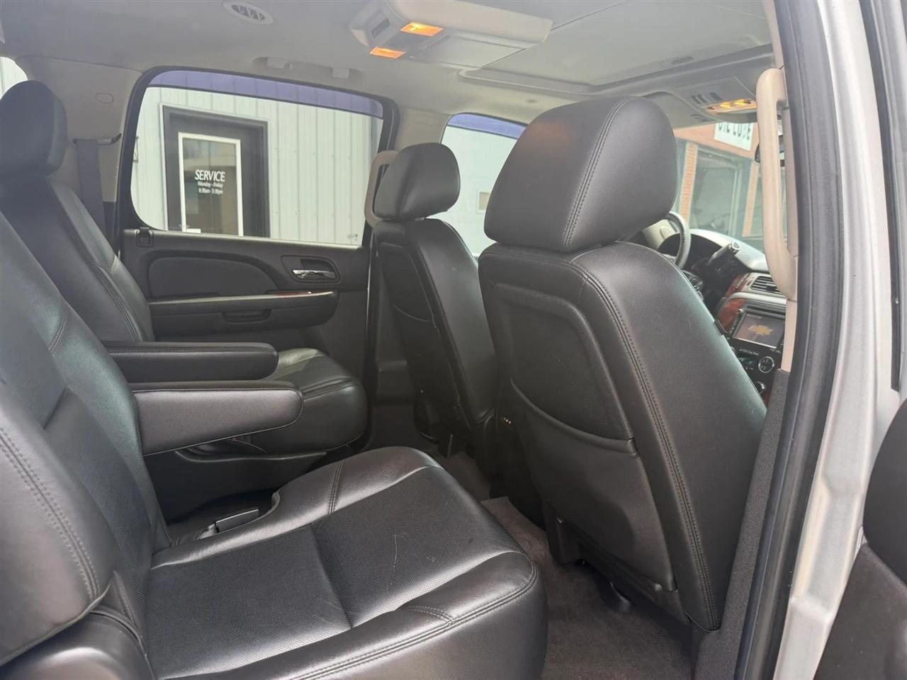 Chevrolet Suburban  2012