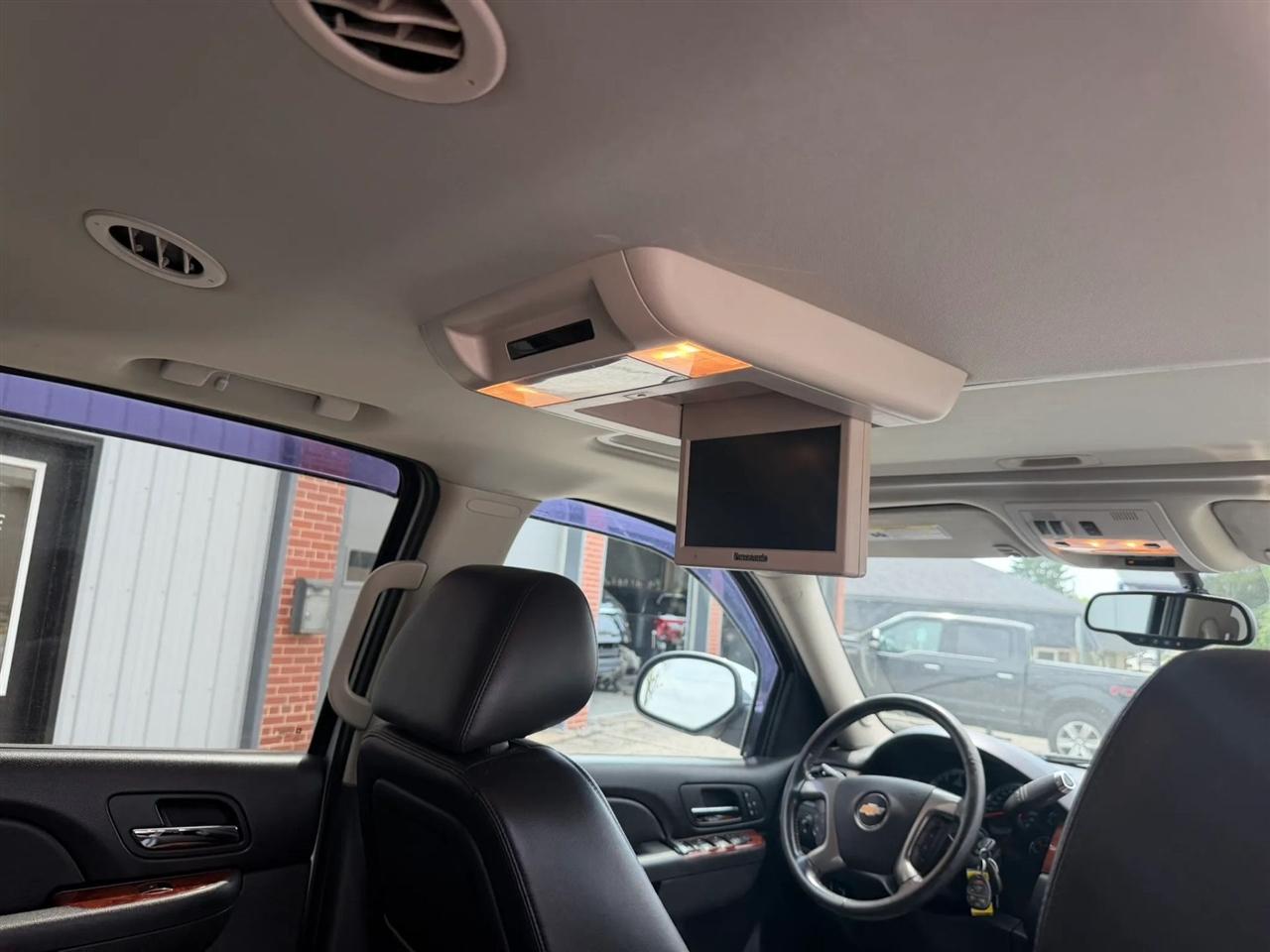 Chevrolet Suburban  2012