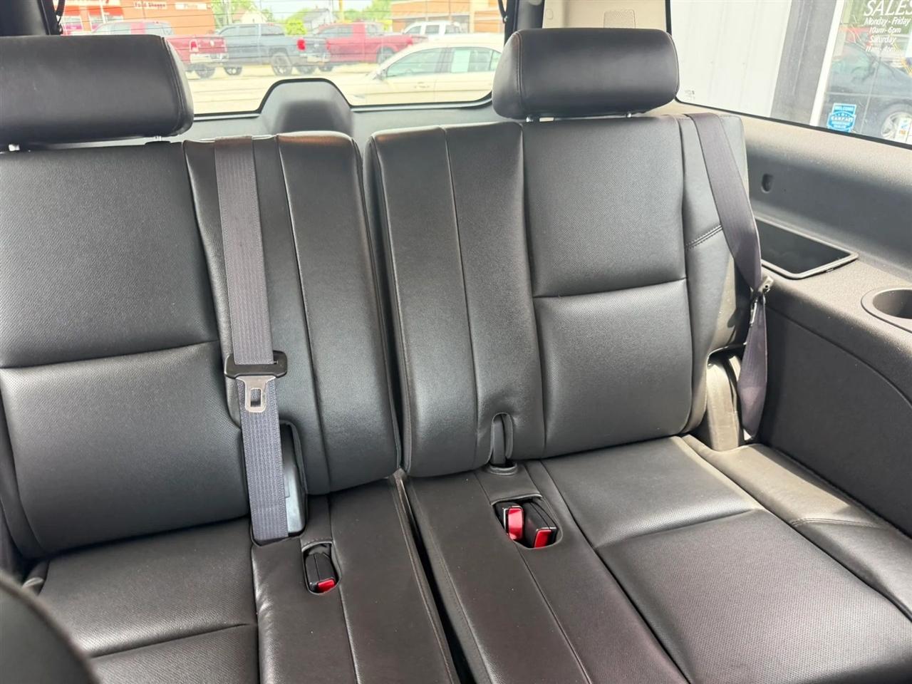 Chevrolet Suburban  2012
