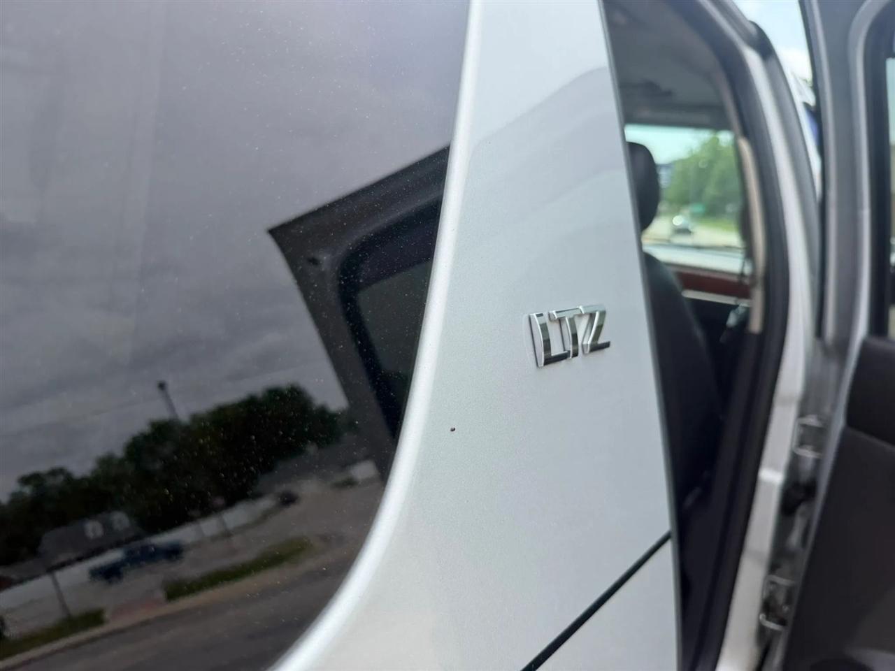 Chevrolet Suburban  2012