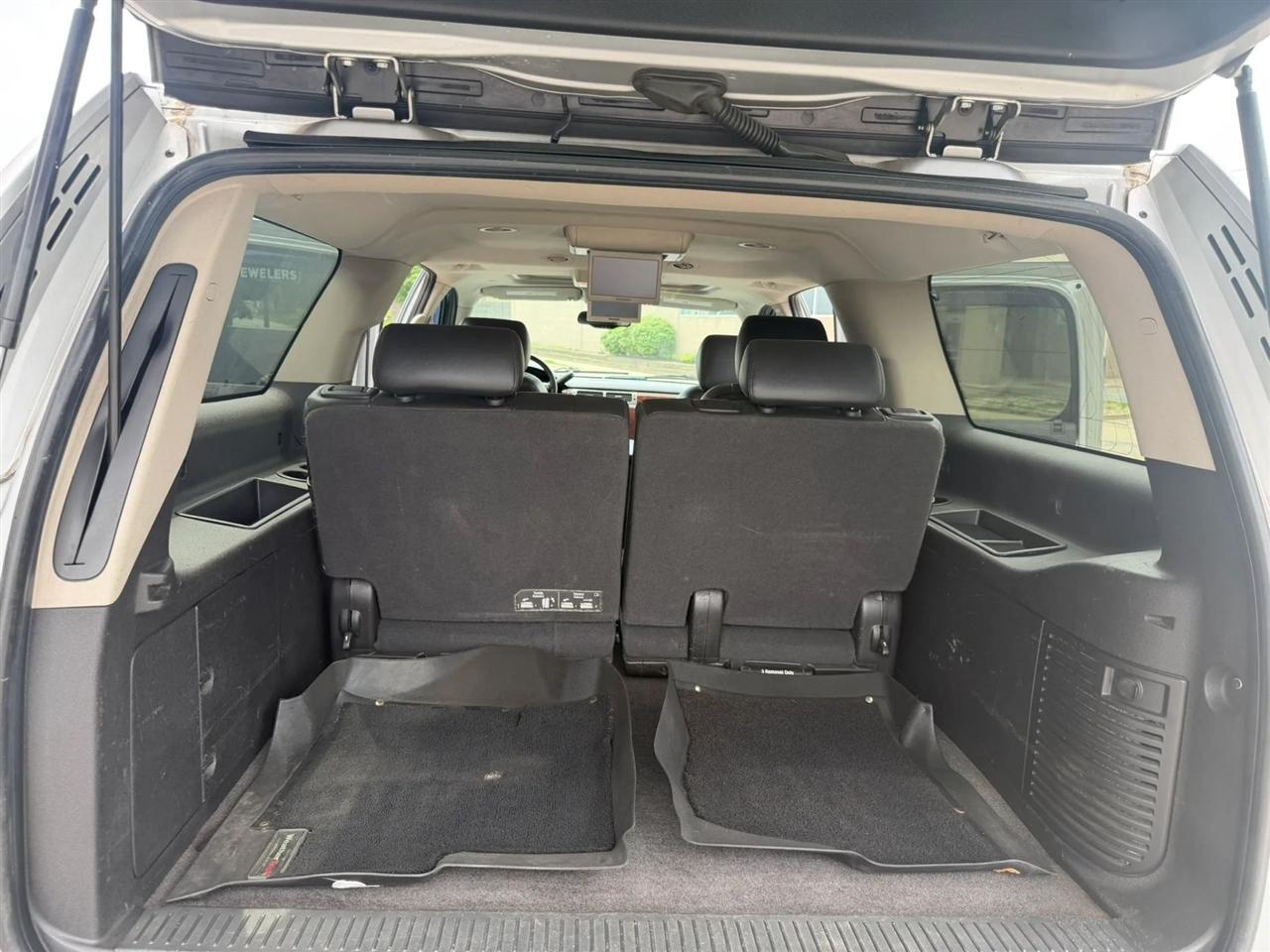 Chevrolet Suburban  2012