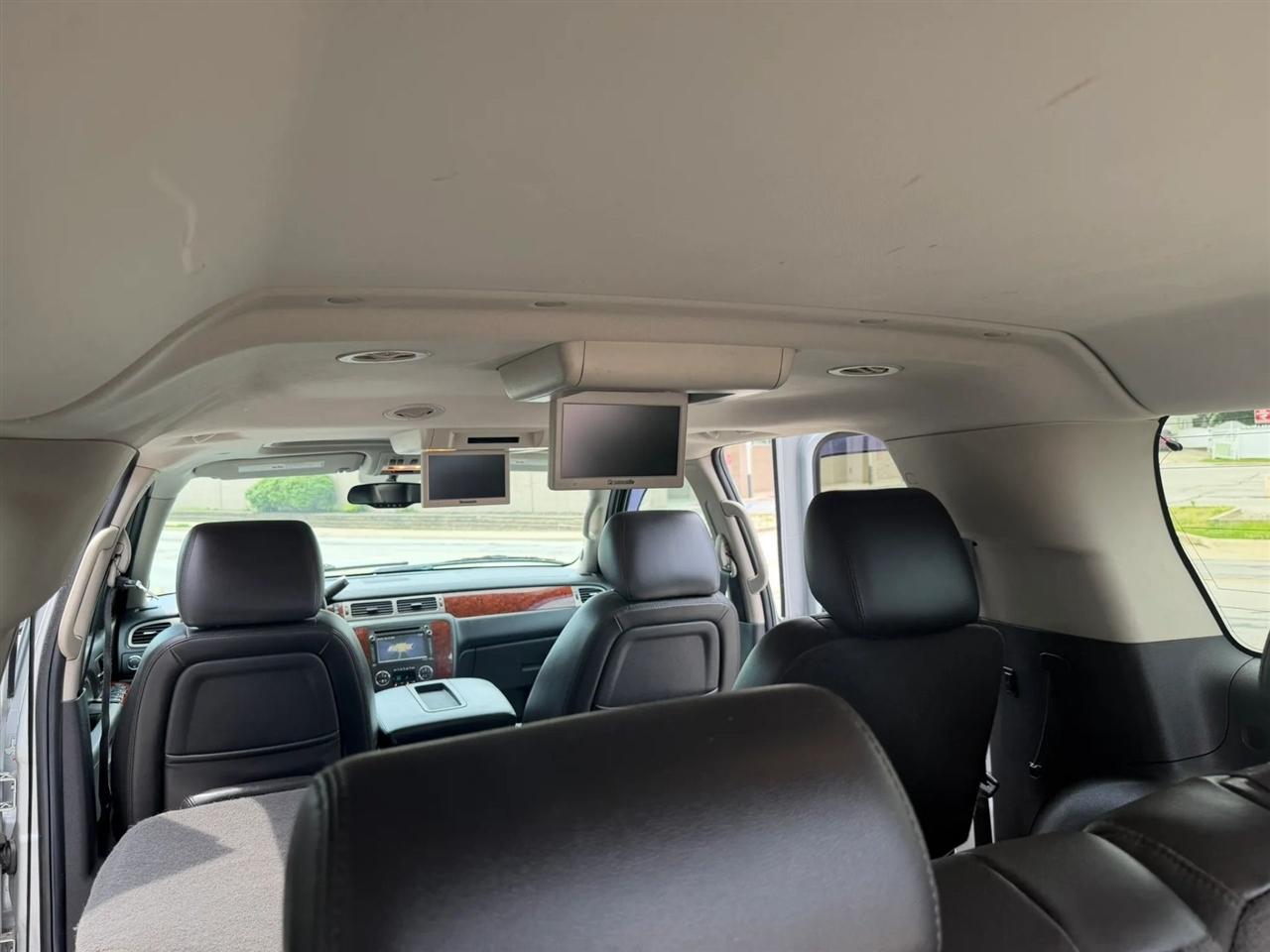 Chevrolet Suburban  2012