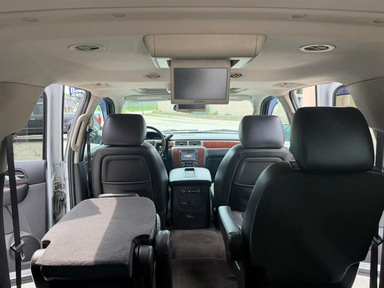 Chevrolet Suburban  2012