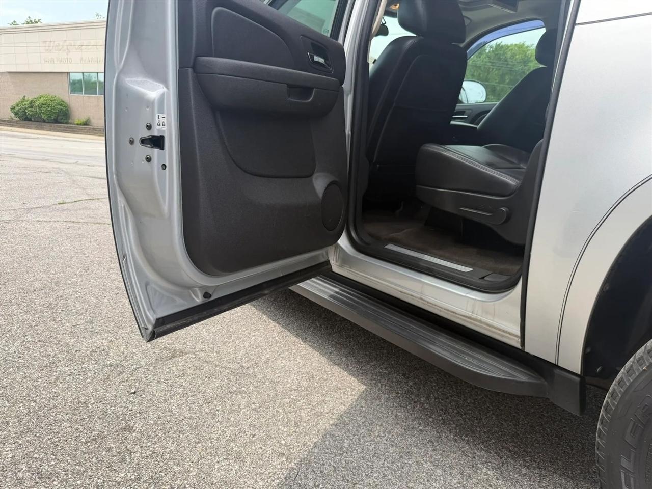 Chevrolet Suburban  2012
