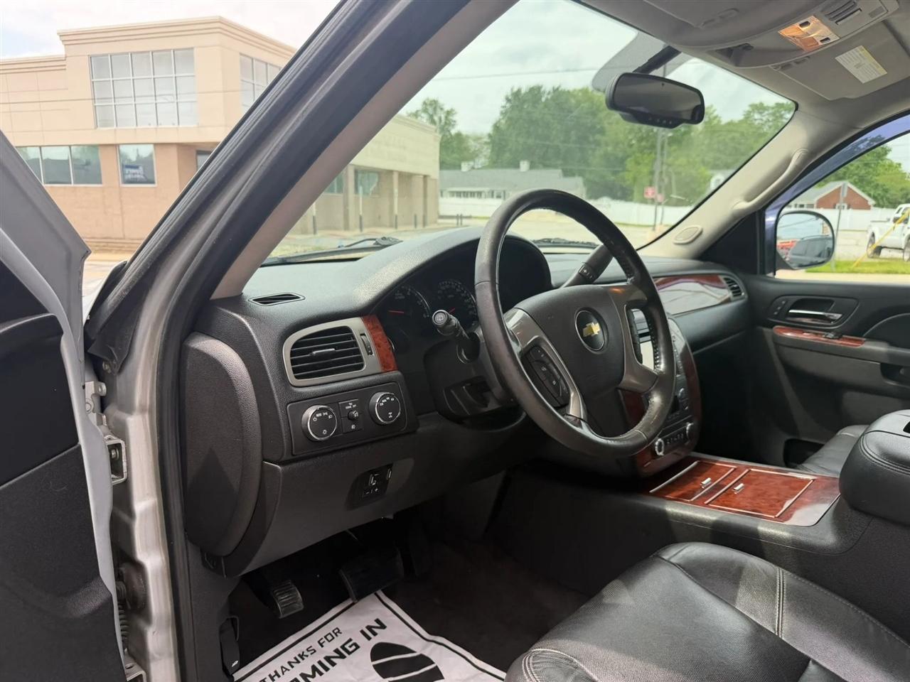 Chevrolet Suburban  2012