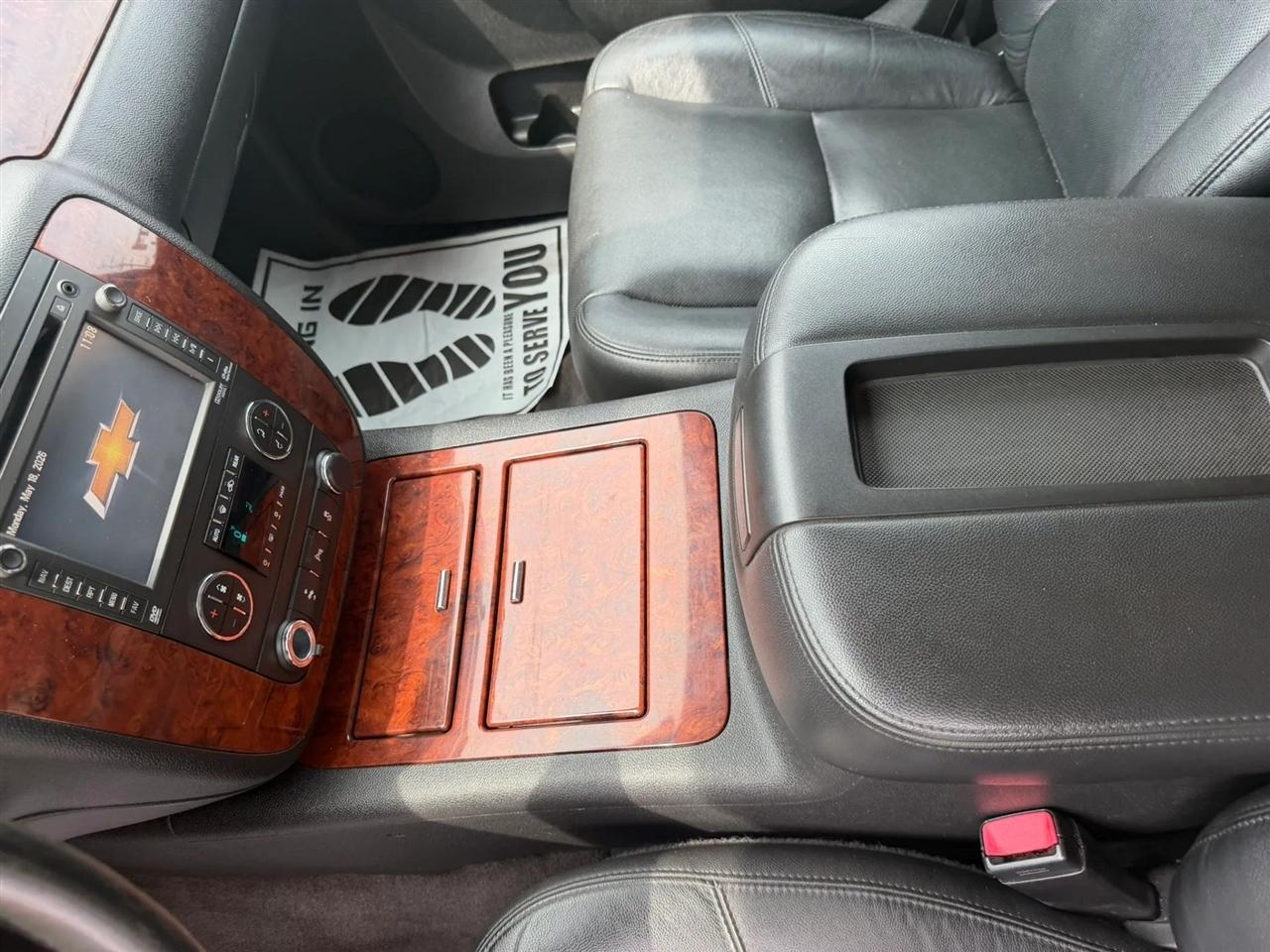 Chevrolet Suburban  2012