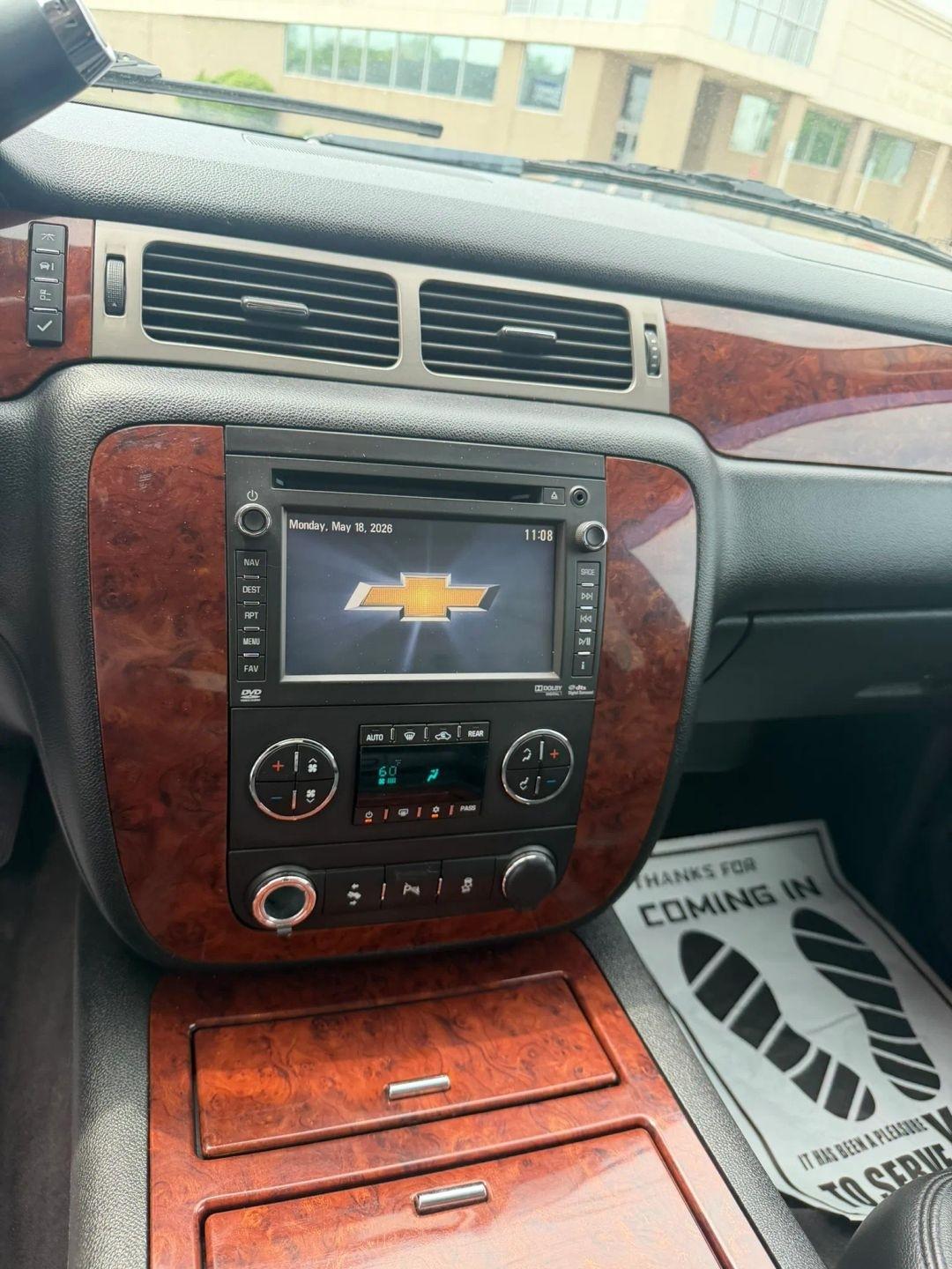 Chevrolet Suburban  2012