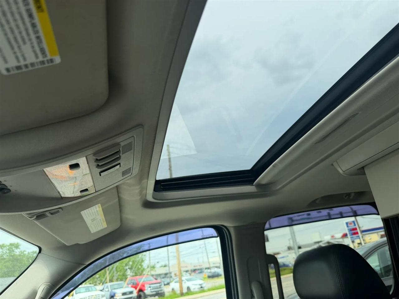 Chevrolet Suburban  2012