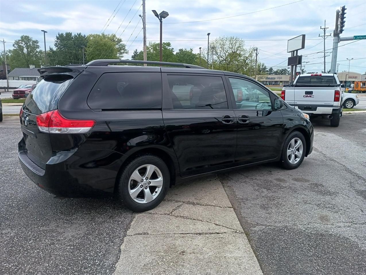 Toyota Sienna  2013