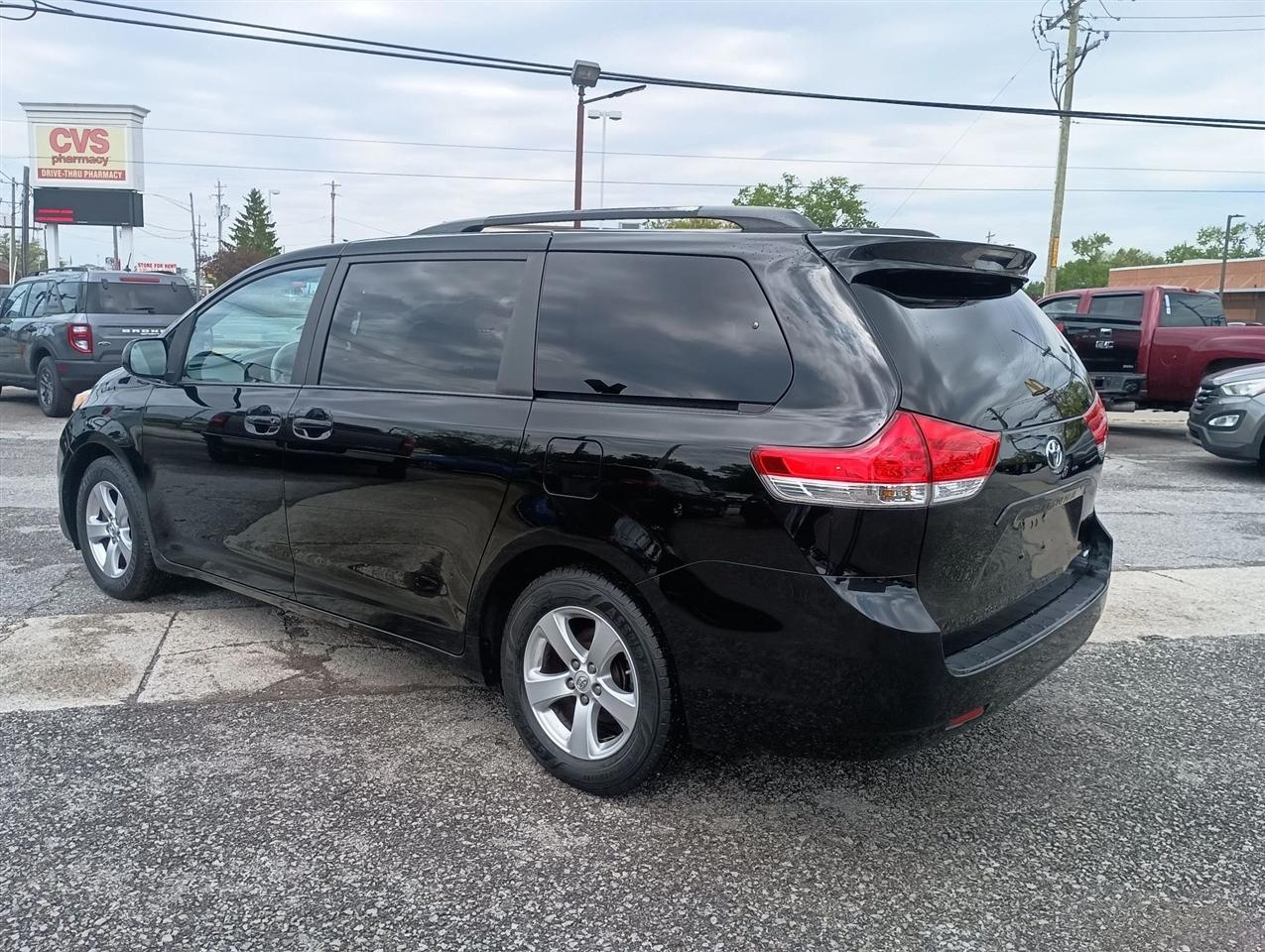 Toyota Sienna  2013