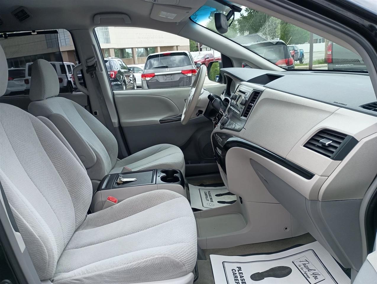 Toyota Sienna  2013