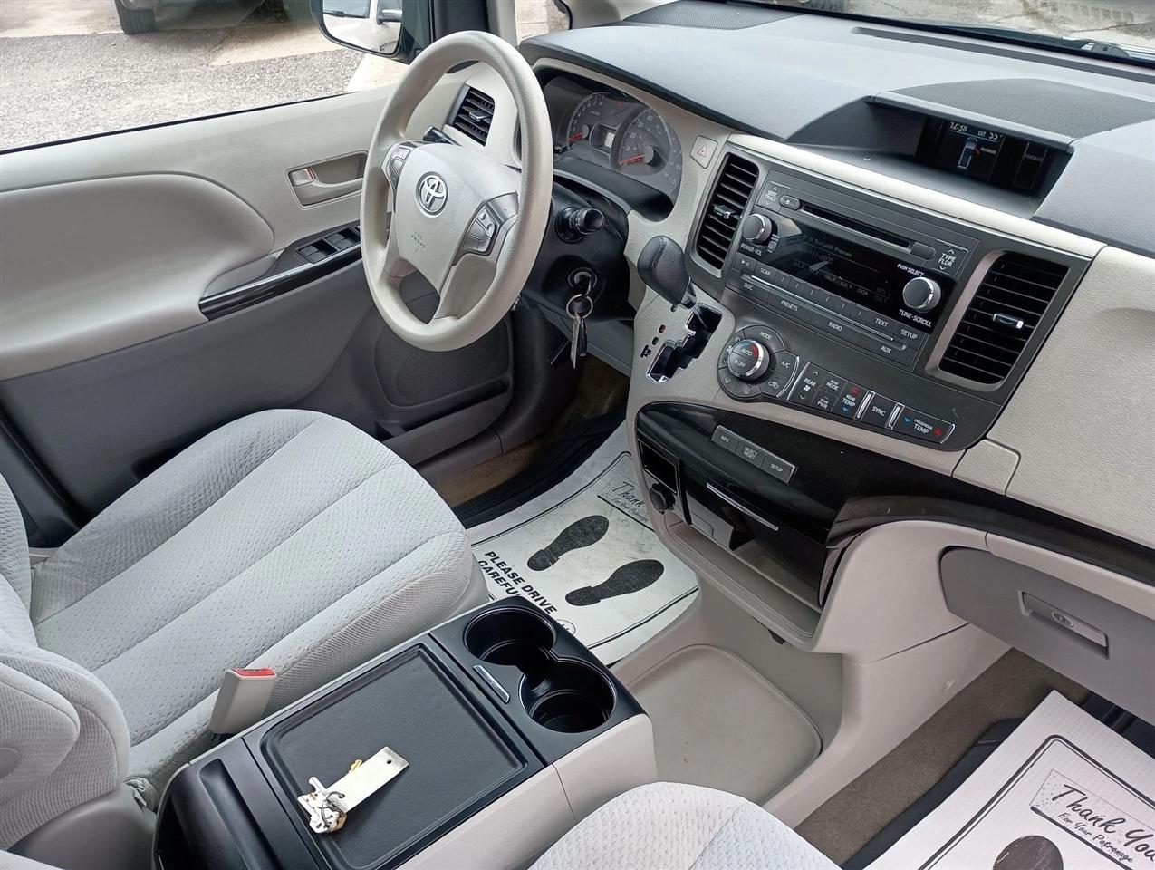 Toyota Sienna  2013