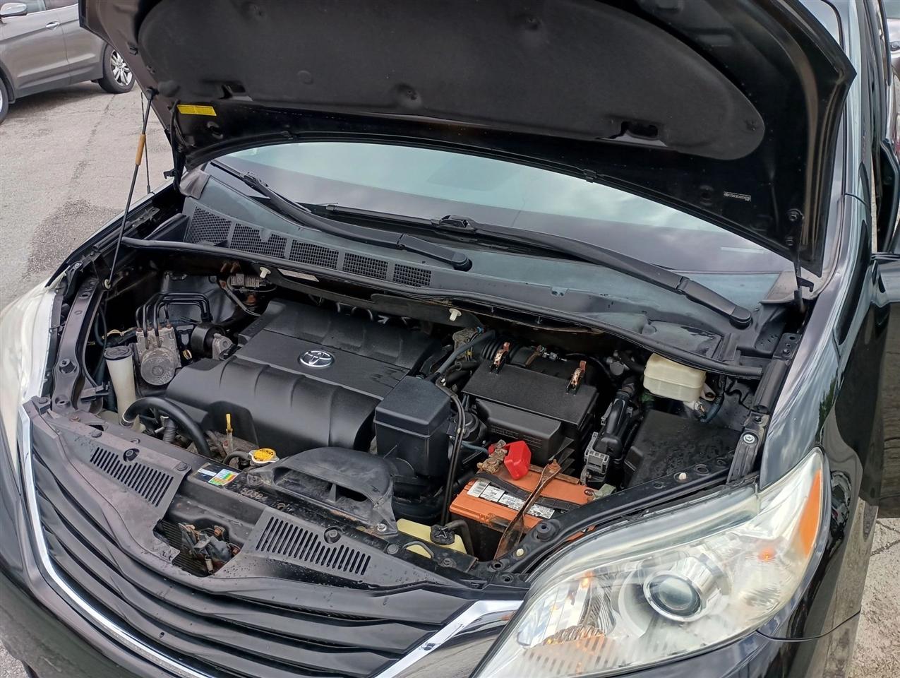 Toyota Sienna  2013