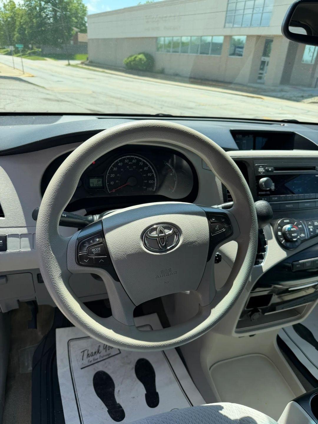 Toyota Sienna  2013