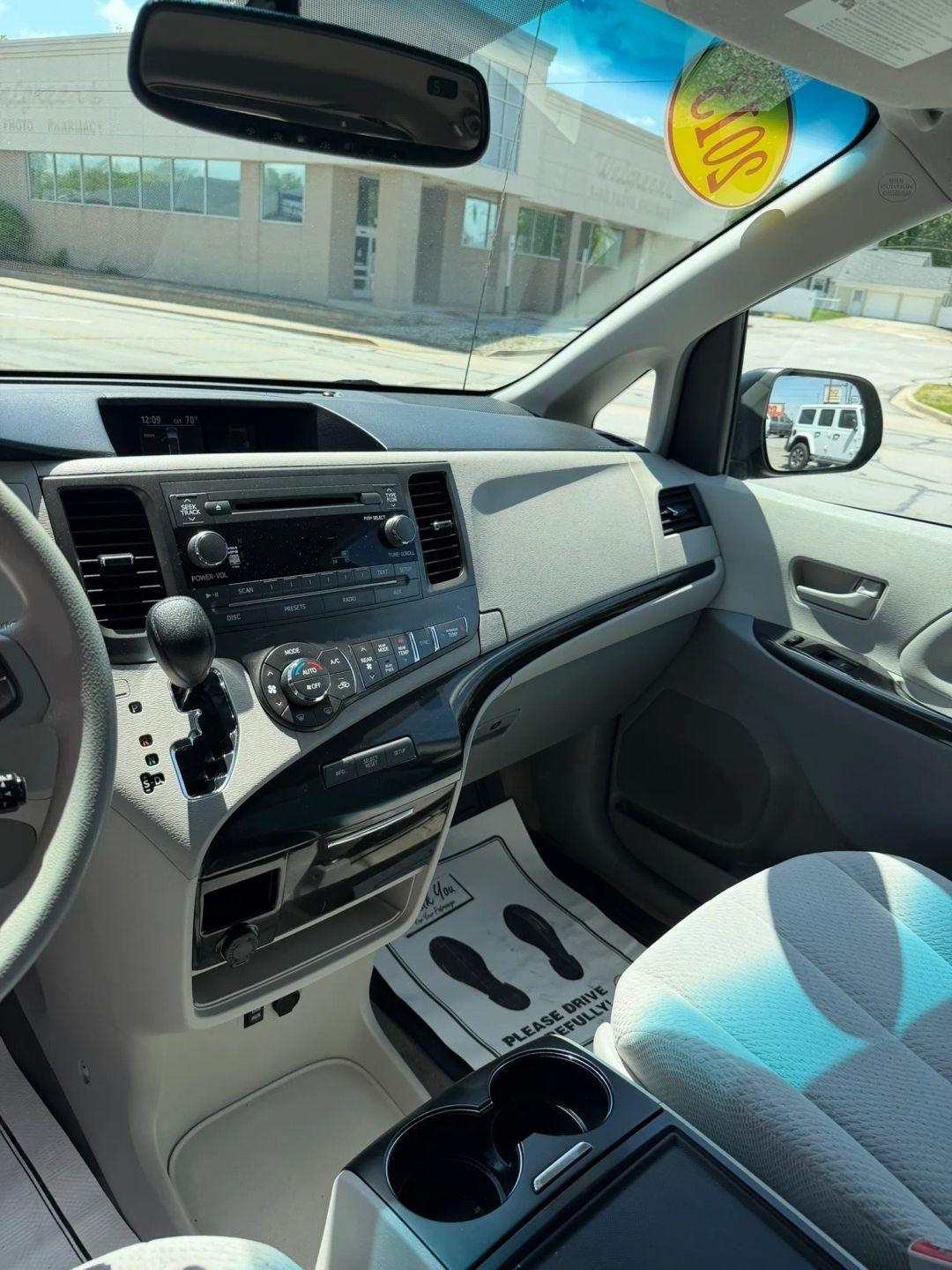 Toyota Sienna  2013