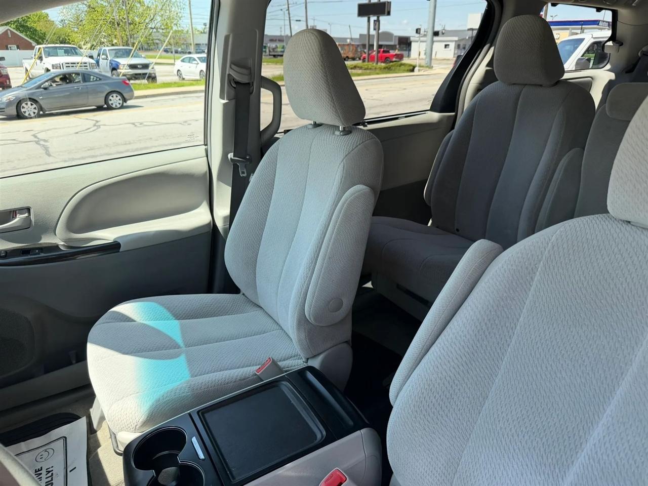 Toyota Sienna  2013