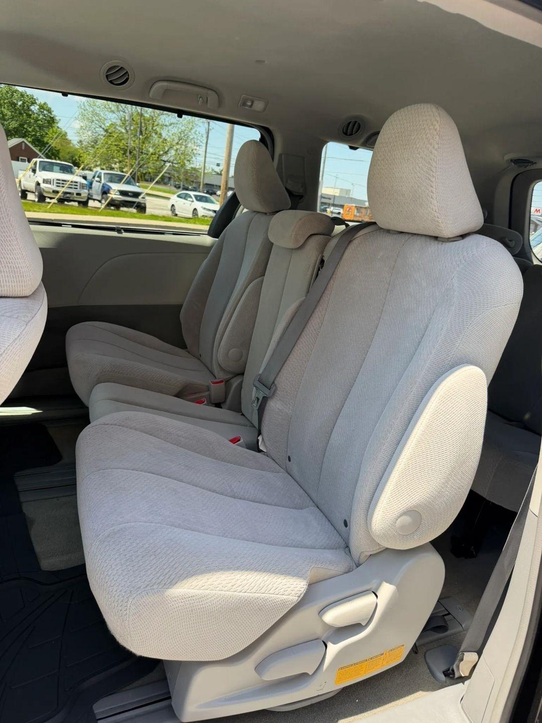 Toyota Sienna  2013