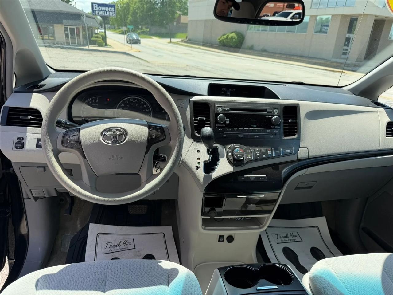 Toyota Sienna  2013