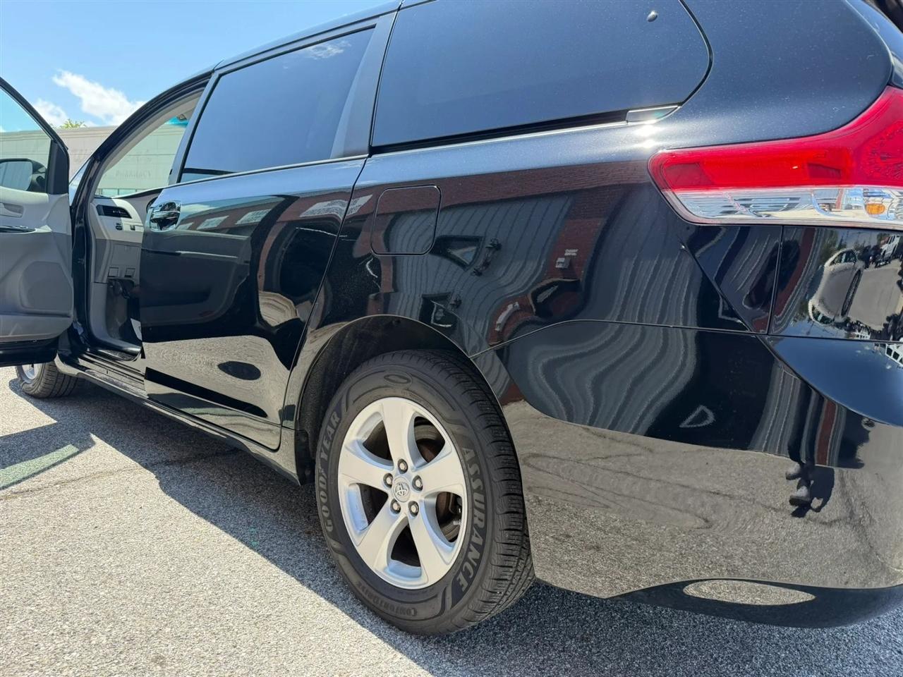 Toyota Sienna  2013