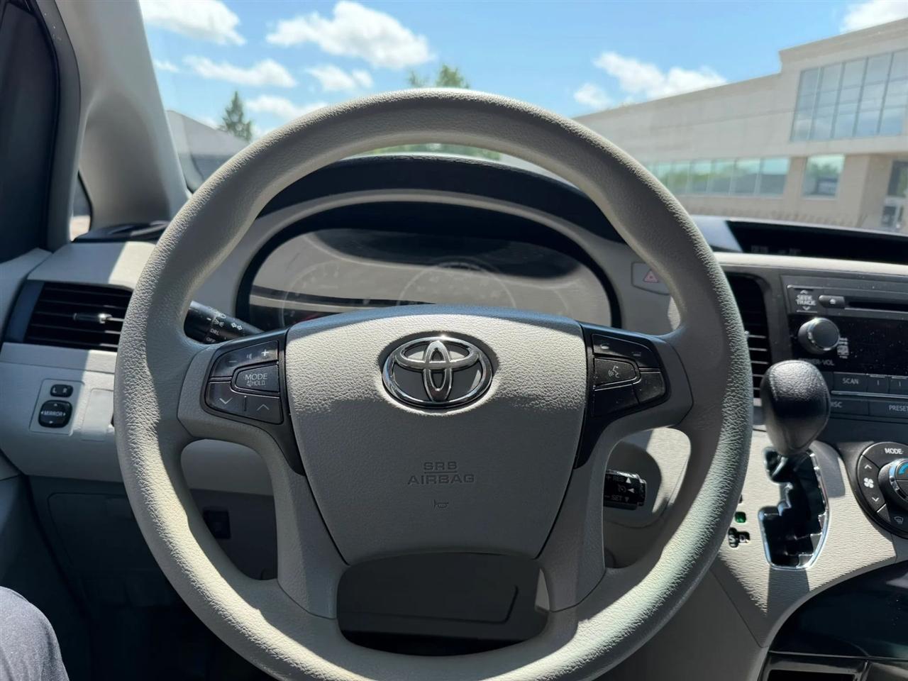Toyota Sienna  2013