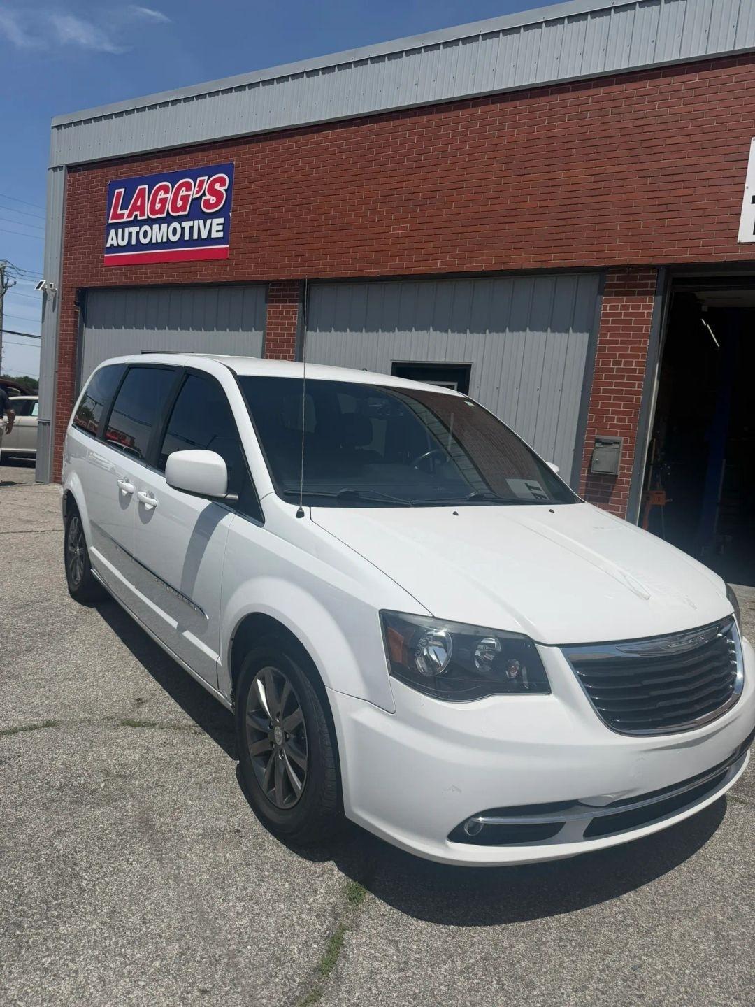 2015 Chrysler Town & Country S Minivan 4D