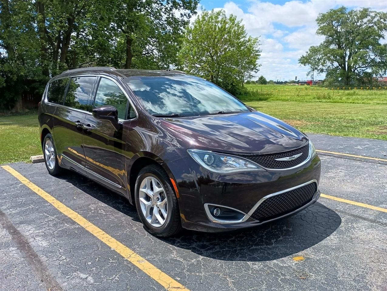 2017 Chrysler Pacifica Touring-L Minivan 4D