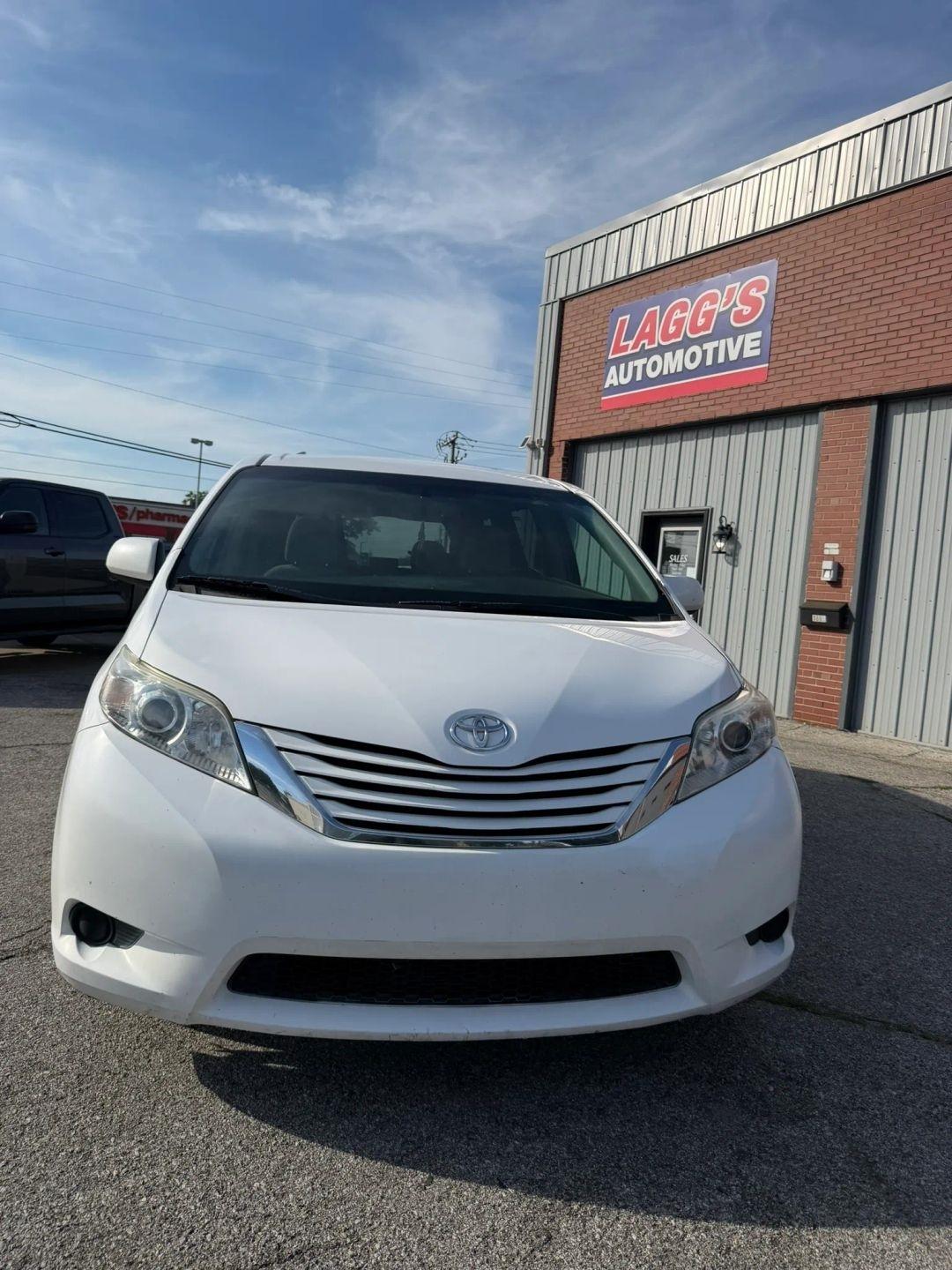 Toyota Sienna  2017