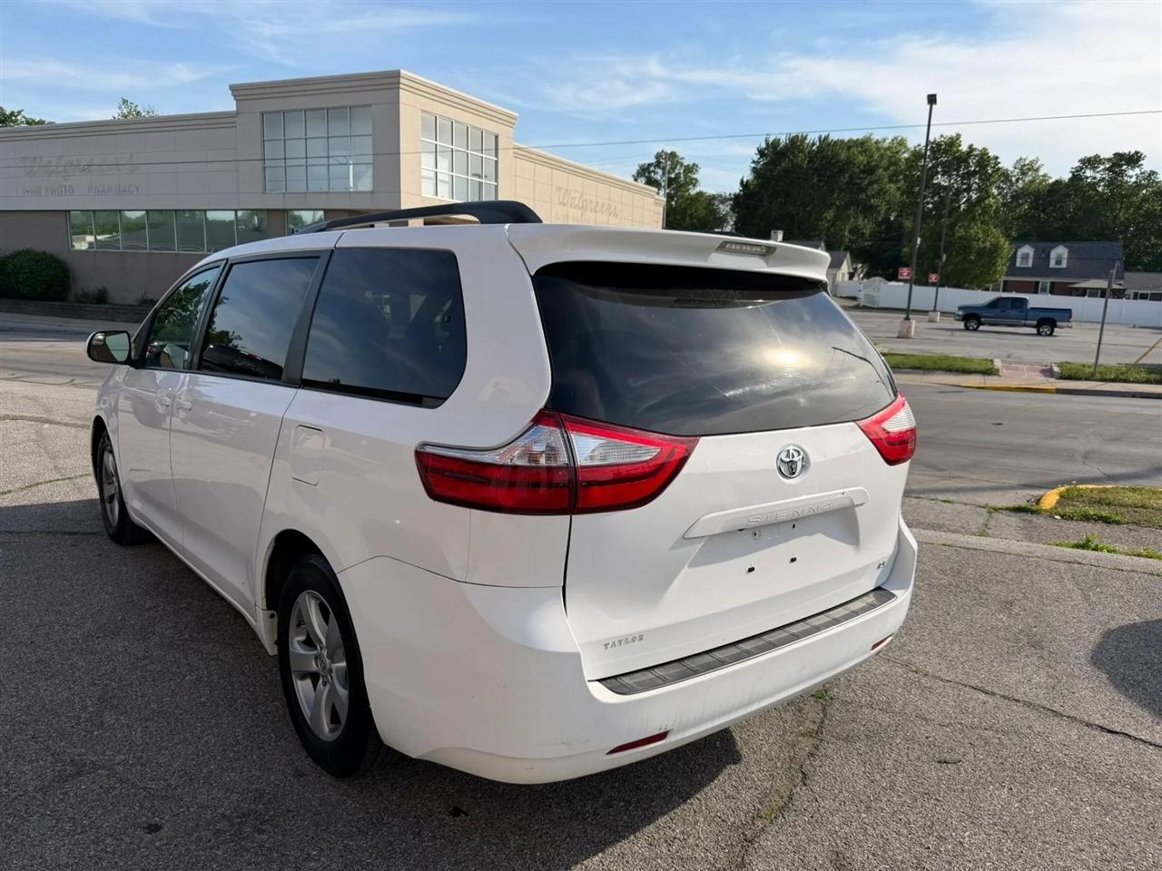 Toyota Sienna  2017
