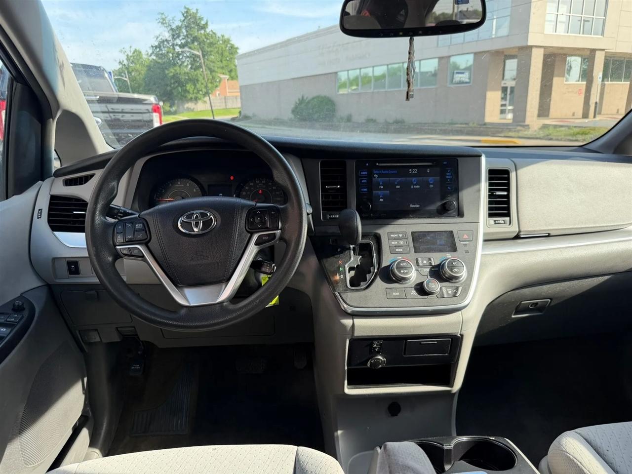 Toyota Sienna  2017