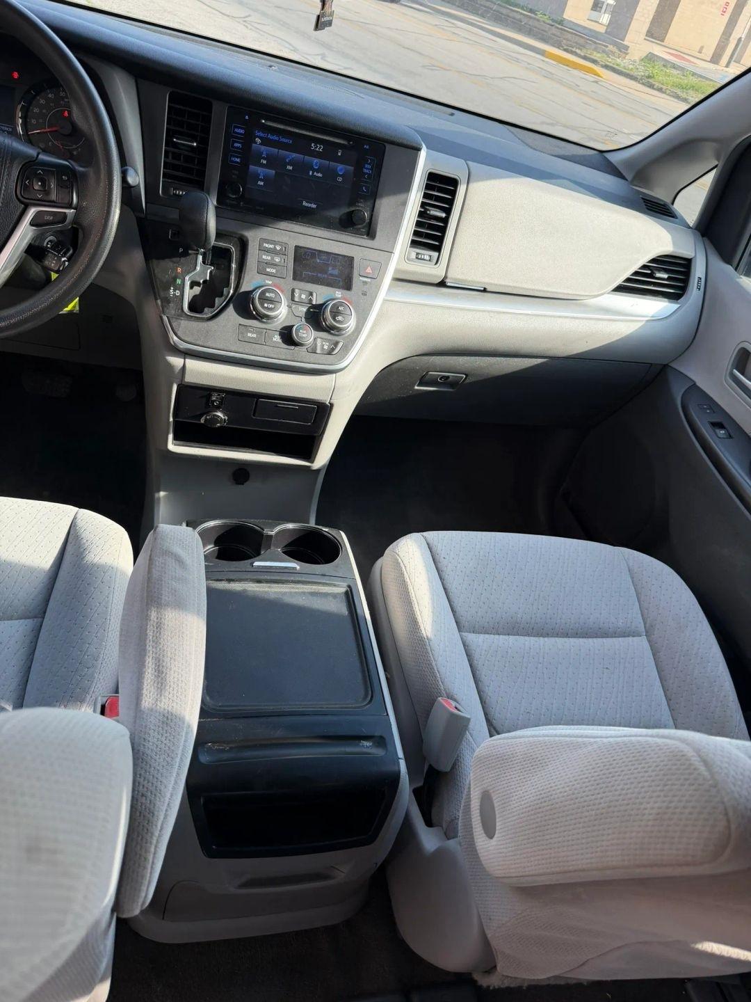 Toyota Sienna  2017