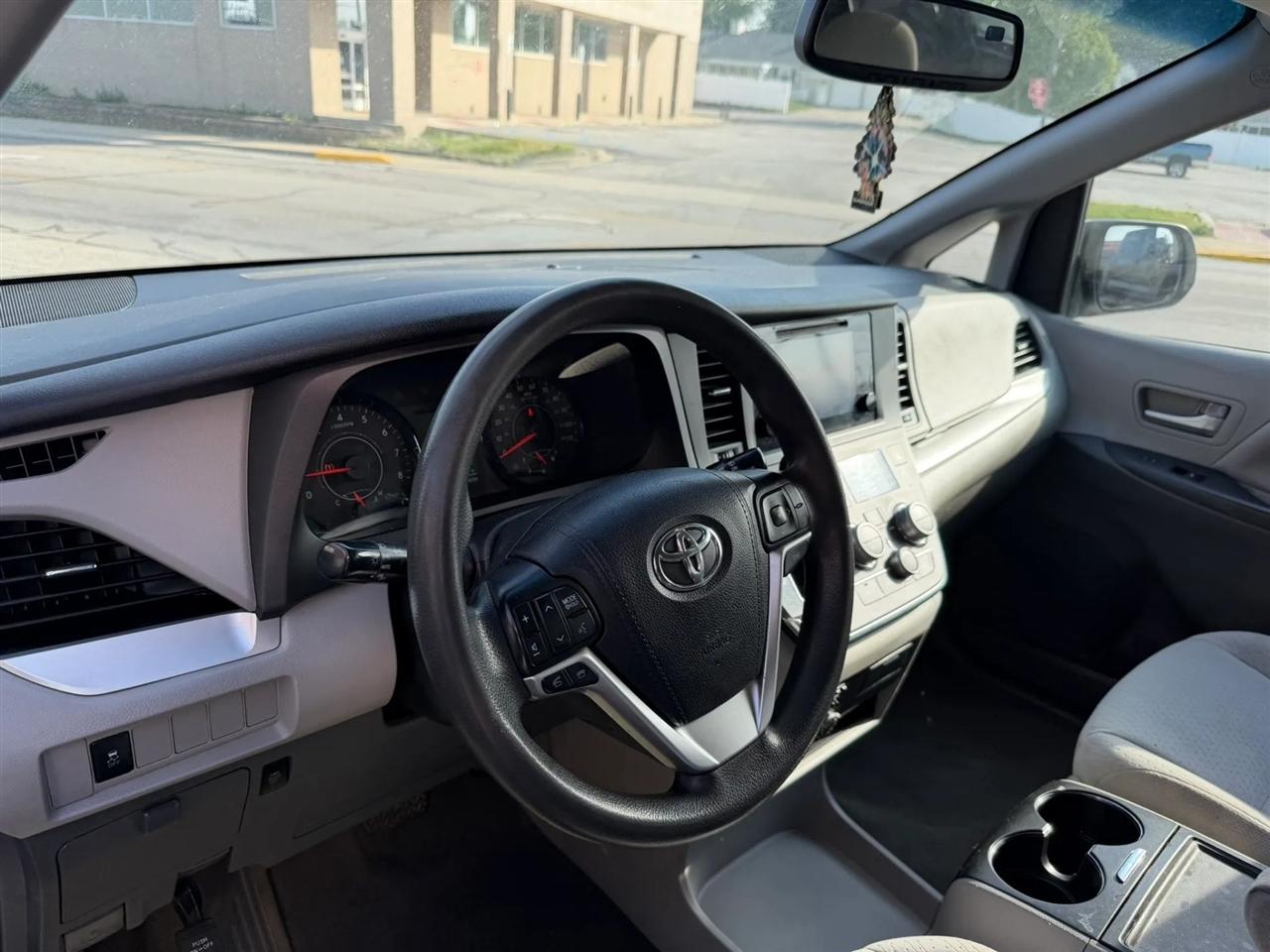 Toyota Sienna  2017