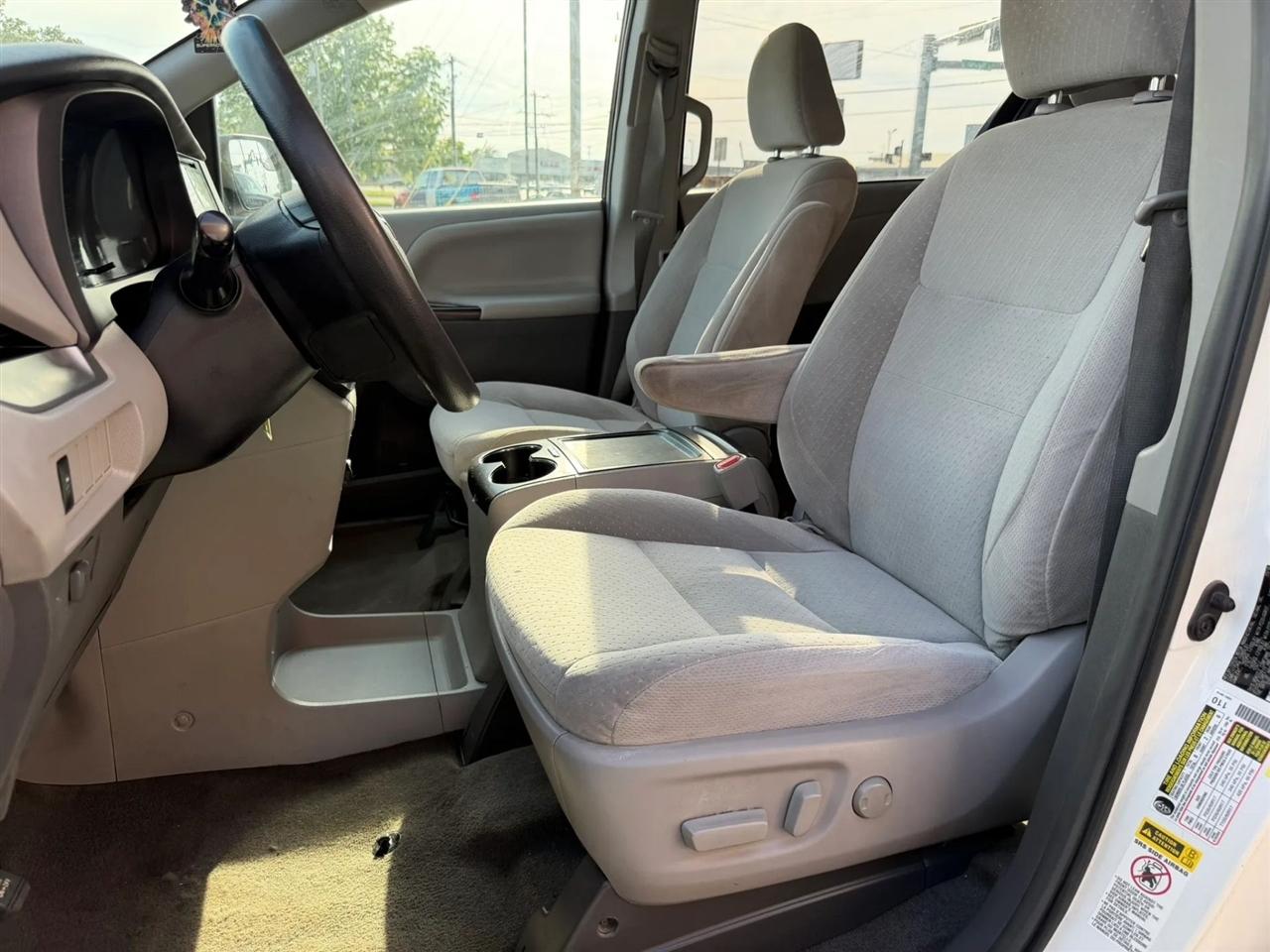 Toyota Sienna  2017