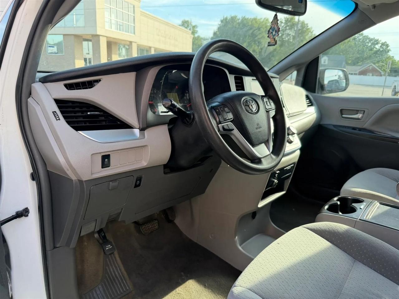 Toyota Sienna  2017