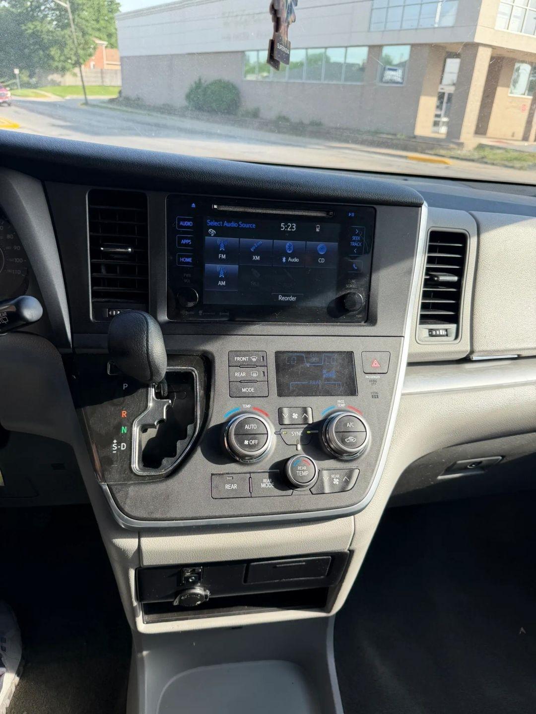 Toyota Sienna  2017