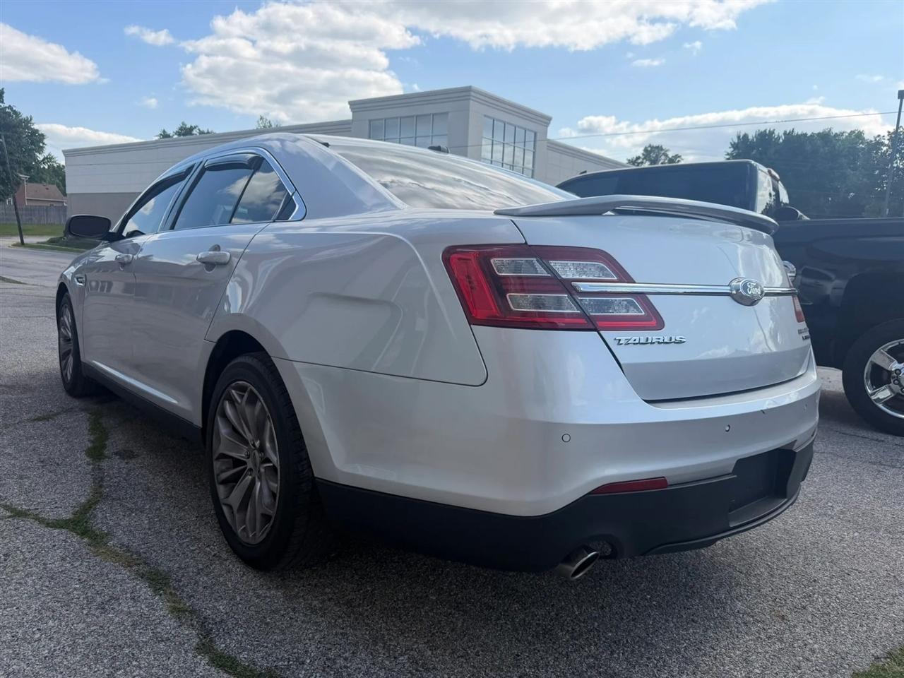 Ford Taurus  2018