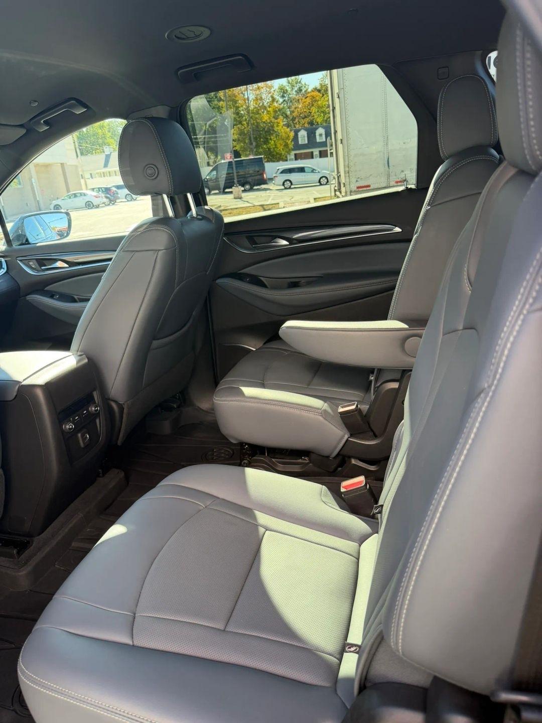 Buick Enclave  2023