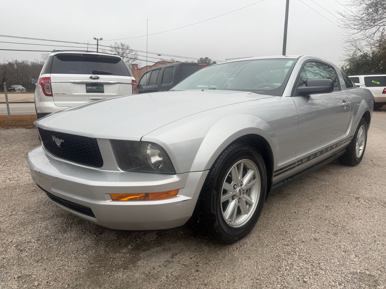 2005 Ford Mustang V6 Deluxe Coupe