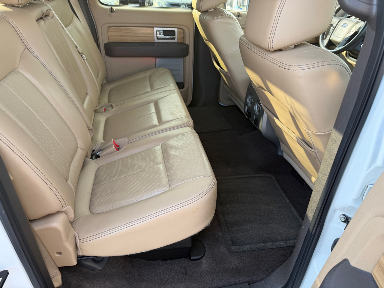 Ford F-150 2WD SuperCrew 145" Lariat 2011