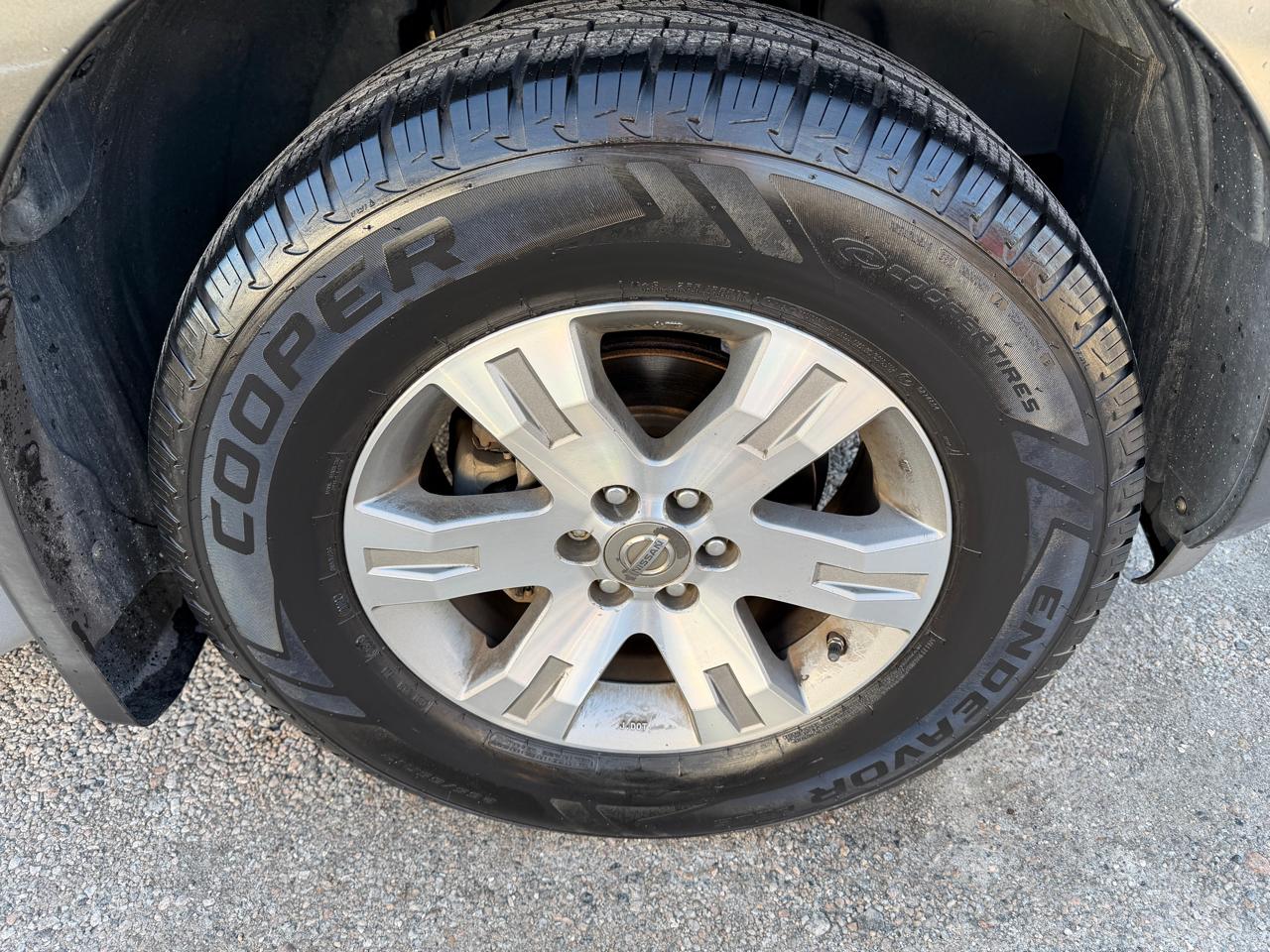 Nissan Pathfinder LE 2WD 2009