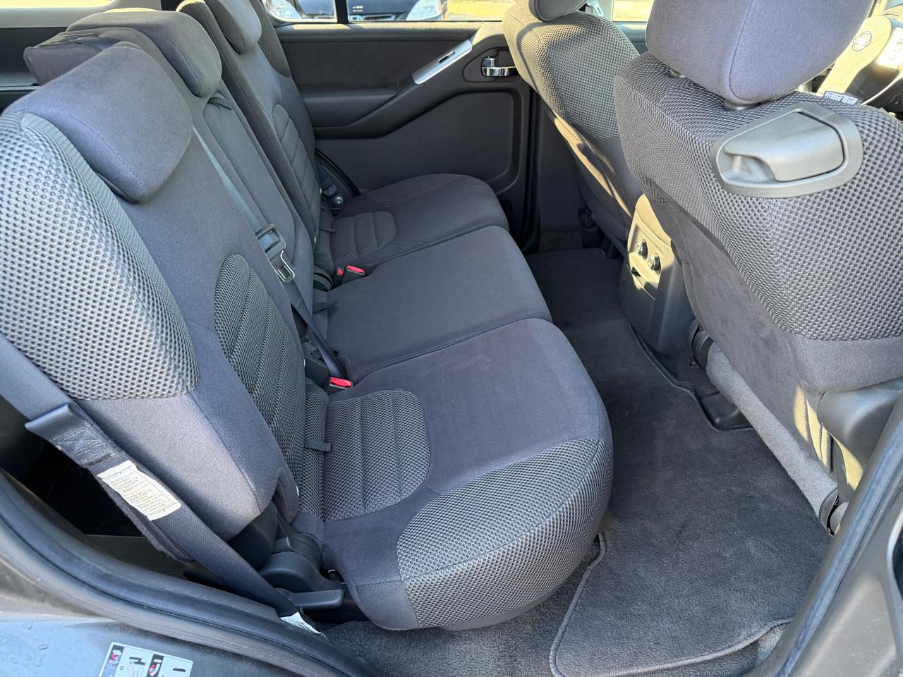 Nissan Pathfinder LE 2WD 2009