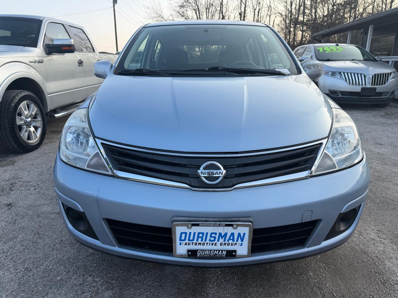 Nissan Versa 1.8 SL Hatchback 2011