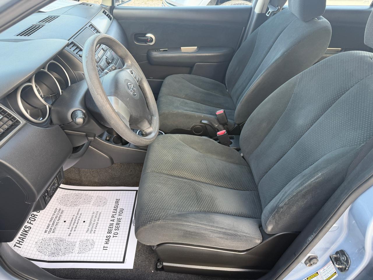 Nissan Versa 1.8 SL Hatchback 2011